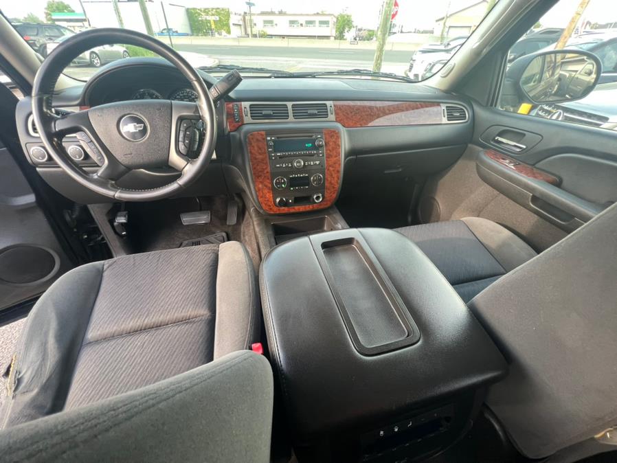 2009 Chevrolet Suburban LT 1500 photo