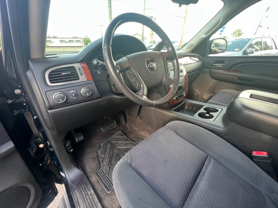 2009 Chevrolet Suburban LT 1500 photo