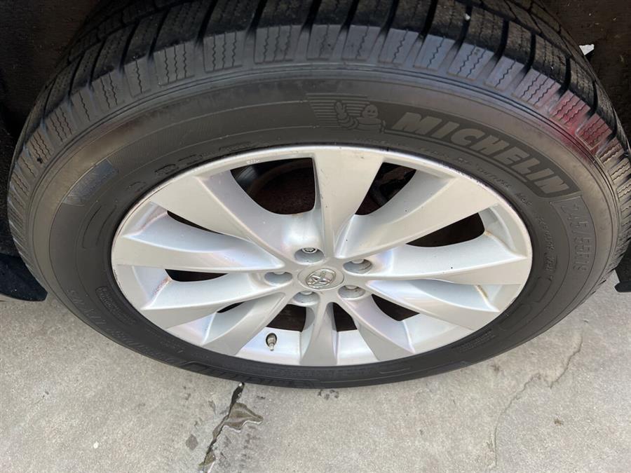 2013 Toyota Venza LE photo