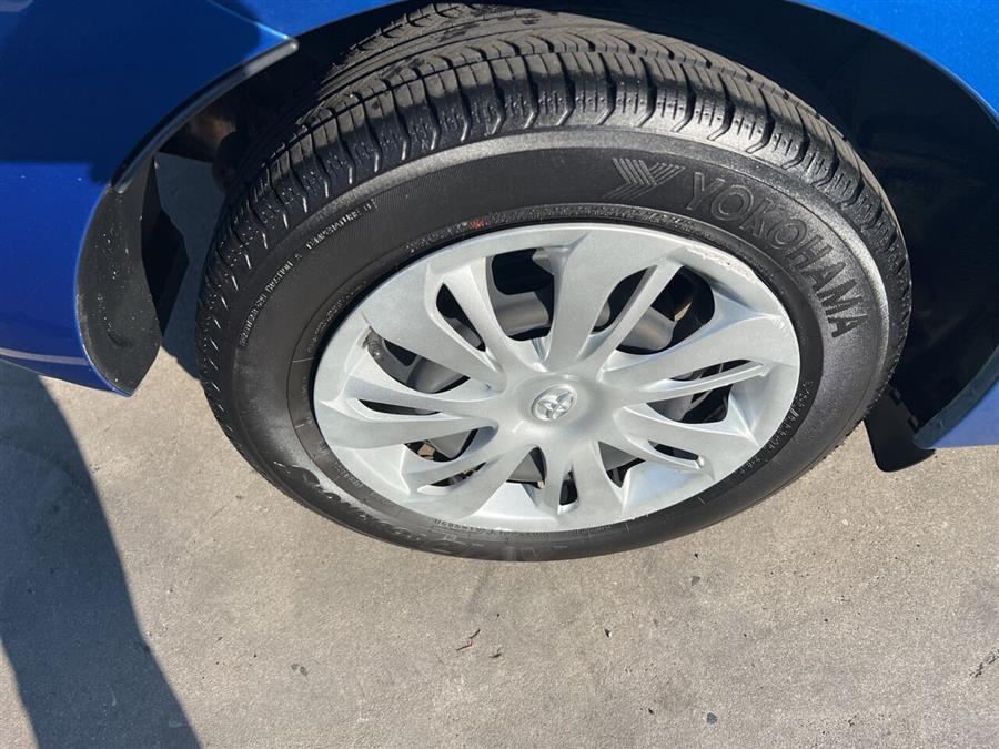 2019 Toyota Yaris L 4dr Sedan 6A photo