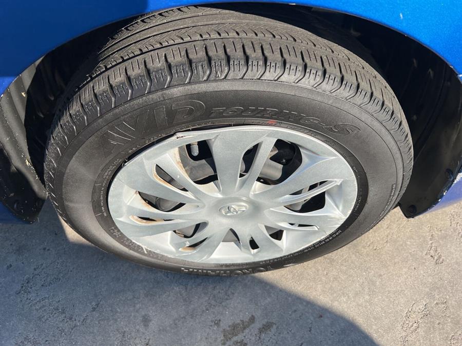 2019 Toyota Yaris L 4dr Sedan 6A photo