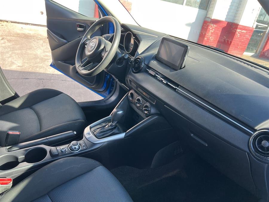 2019 Toyota Yaris L 4dr Sedan 6A photo
