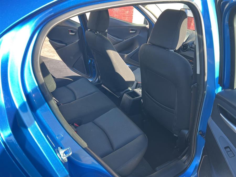 2019 Toyota Yaris L 4dr Sedan 6A photo