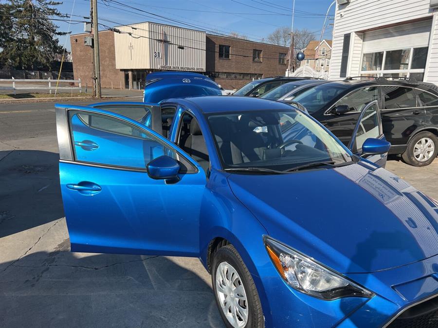 2019 Toyota Yaris L 4dr Sedan 6A photo