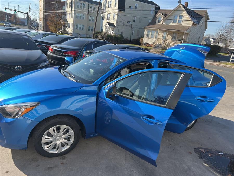 2019 Toyota Yaris L 4dr Sedan 6A photo