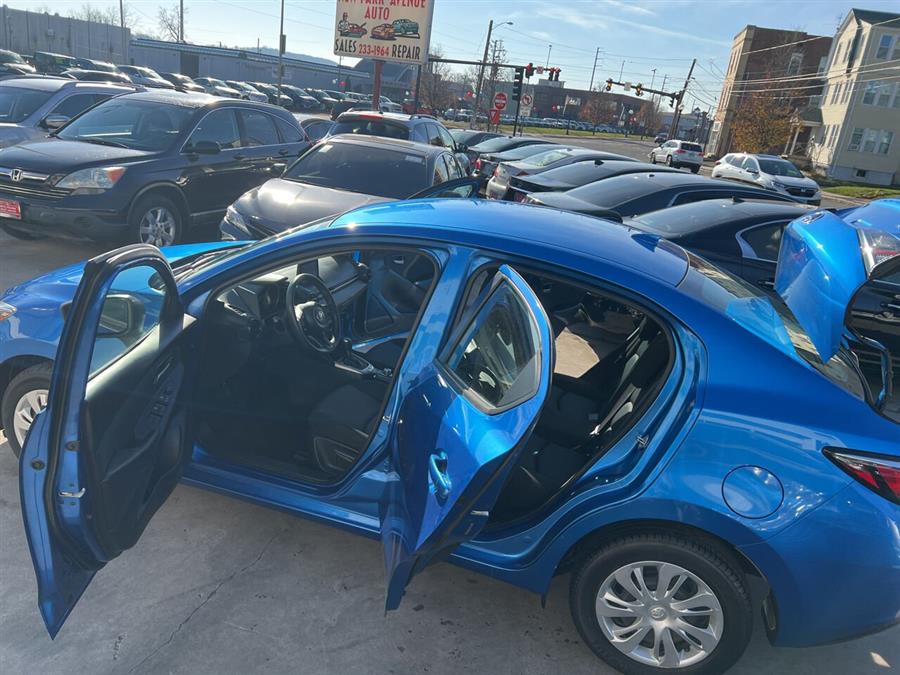 2019 Toyota Yaris L 4dr Sedan 6A photo