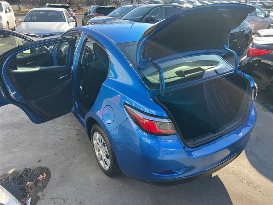 2019 Toyota Yaris L 4dr Sedan 6A photo