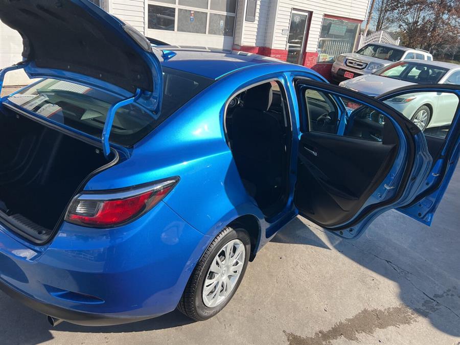 2019 Toyota Yaris L 4dr Sedan 6A photo