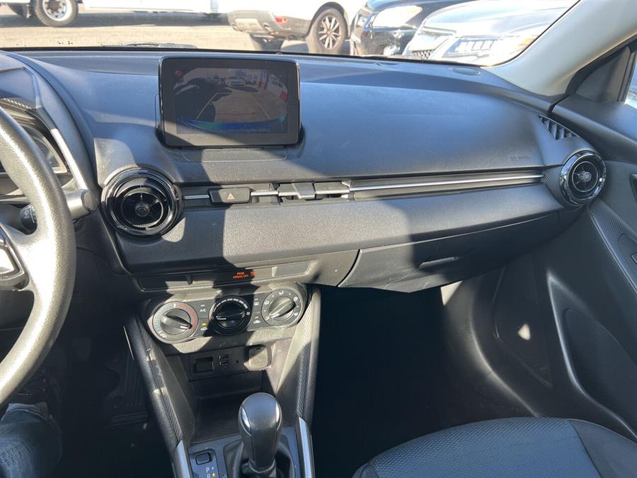 2019 Toyota Yaris L 4dr Sedan 6A photo