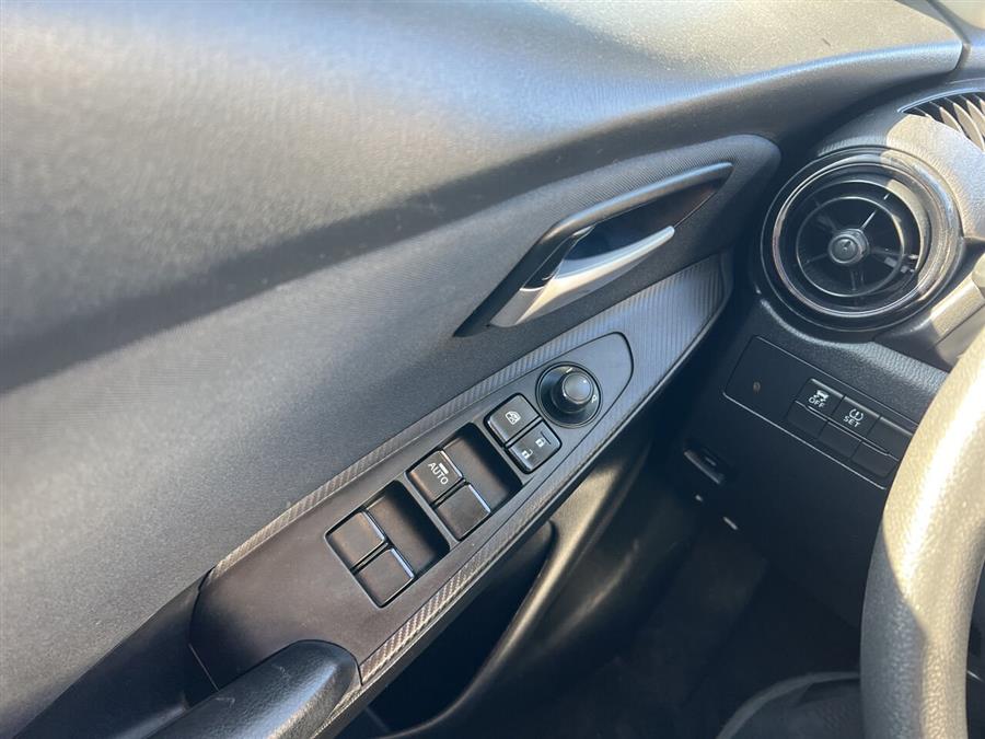 2019 Toyota Yaris L 4dr Sedan 6A photo