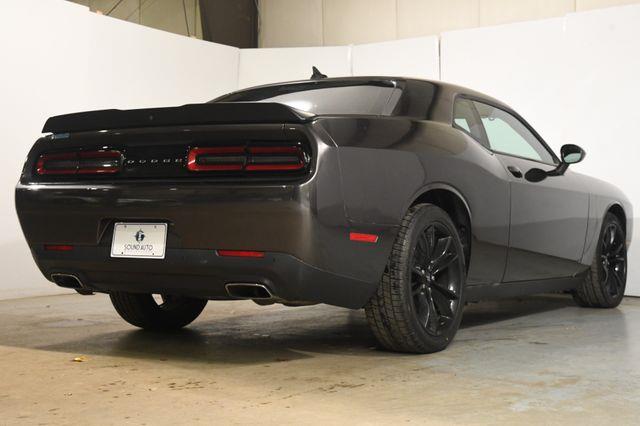 2017 Dodge Challenger SXT Plus photo