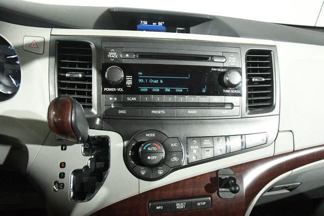2014 Toyota Sienna XLE 7-Passenger photo