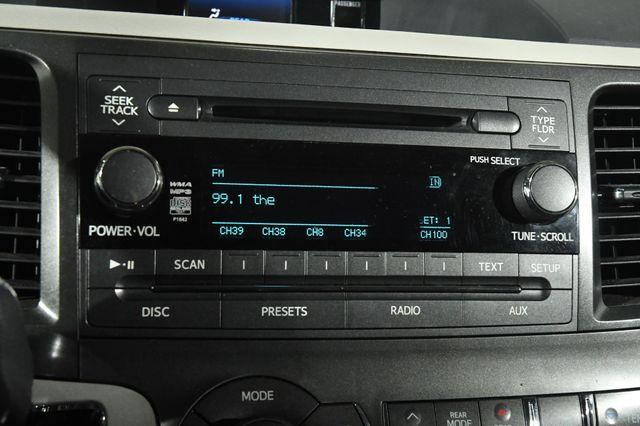2014 Toyota Sienna XLE 7-Passenger photo