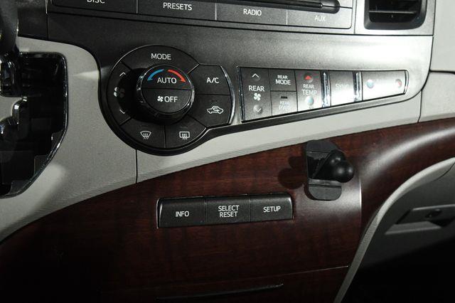 2014 Toyota Sienna XLE 7-Passenger photo