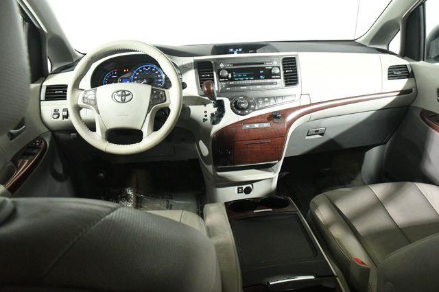 2014 Toyota Sienna XLE 7-Passenger photo