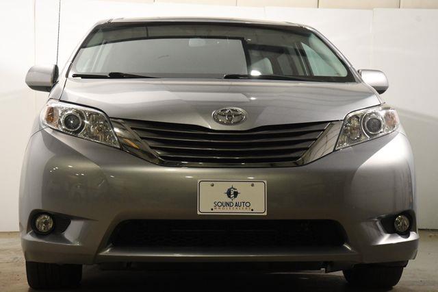2014 Toyota Sienna XLE 7-Passenger photo