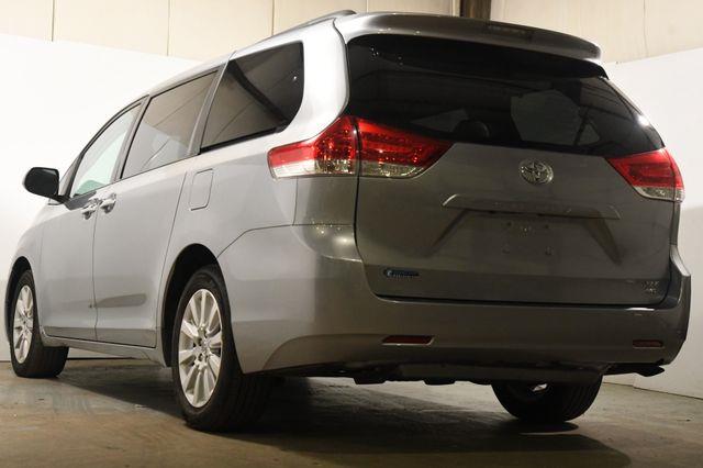 2014 Toyota Sienna XLE 7-Passenger photo