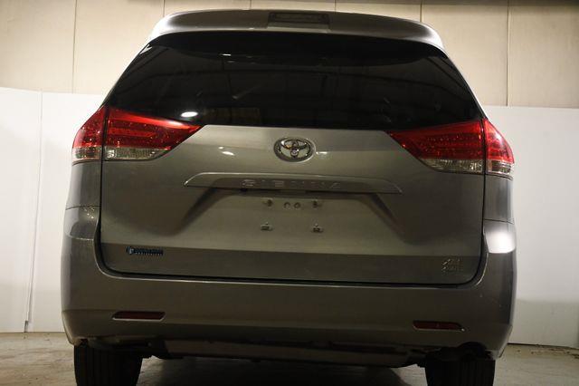 2014 Toyota Sienna XLE 7-Passenger photo