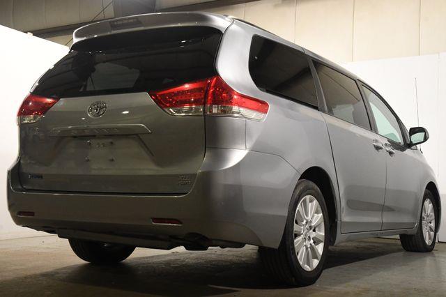 2014 Toyota Sienna XLE 7-Passenger photo