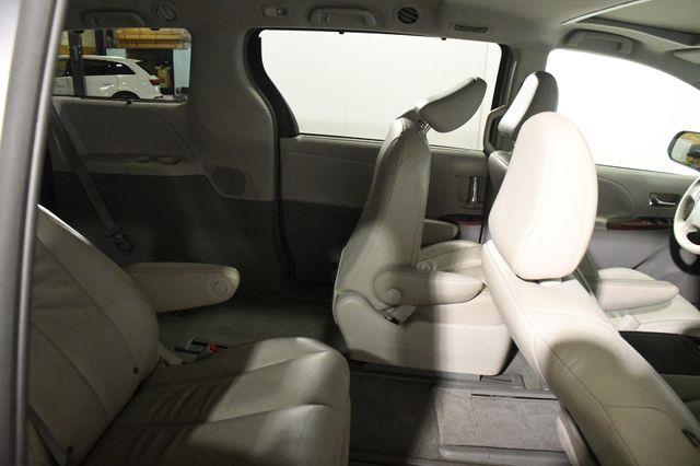 2014 Toyota Sienna XLE 7-Passenger photo