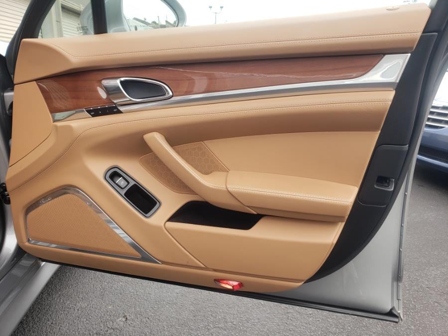 2011 Porsche Panamera Turbo photo