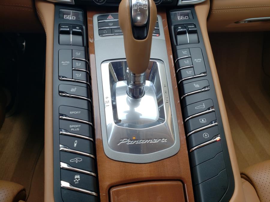 2011 Porsche Panamera Turbo photo