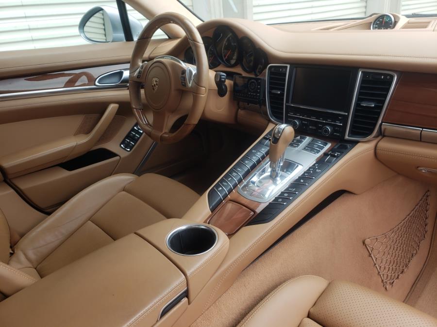 2011 Porsche Panamera Turbo photo