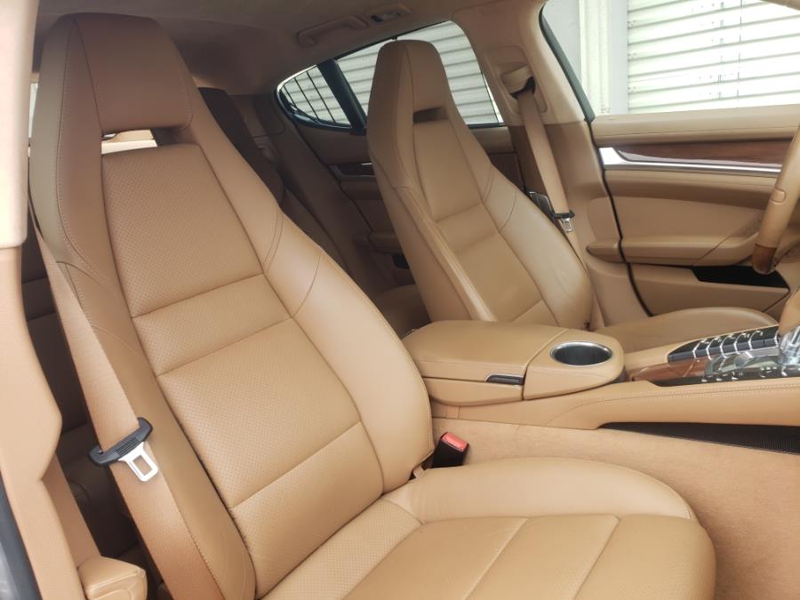 2011 Porsche Panamera Turbo photo