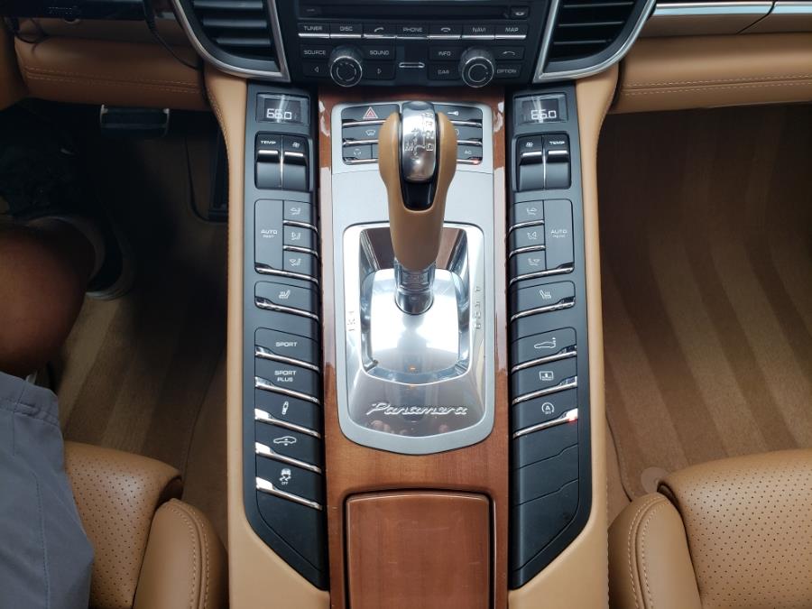 2011 Porsche Panamera Turbo photo