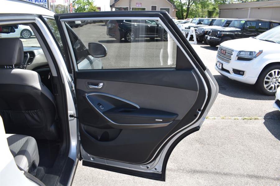 2018 Hyundai Santa Fe SE photo