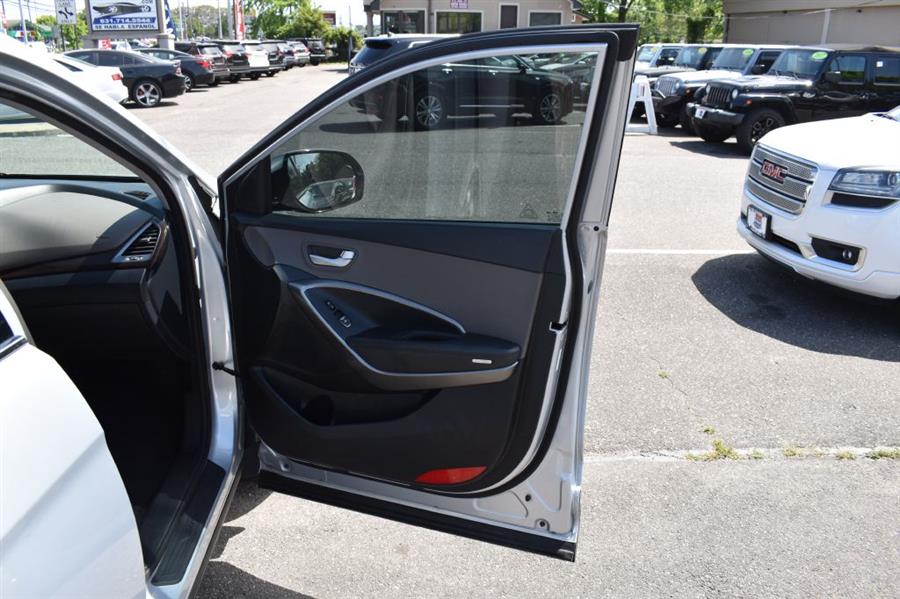 2018 Hyundai Santa Fe SE photo