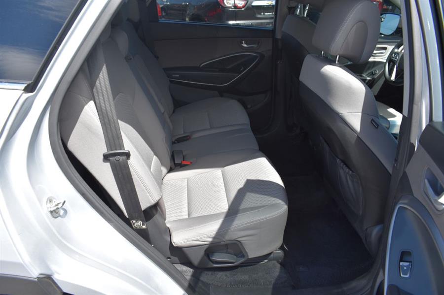 2018 Hyundai Santa Fe SE photo