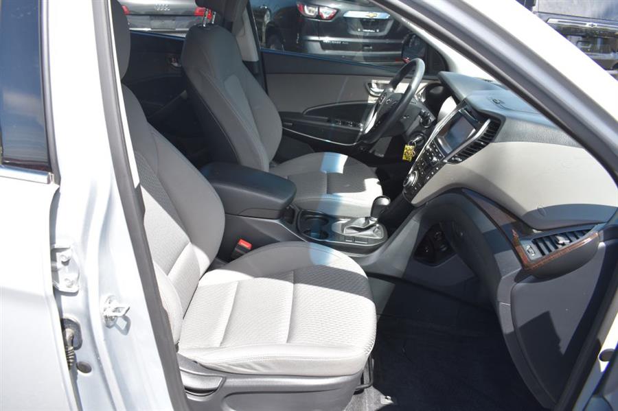 2018 Hyundai Santa Fe SE photo