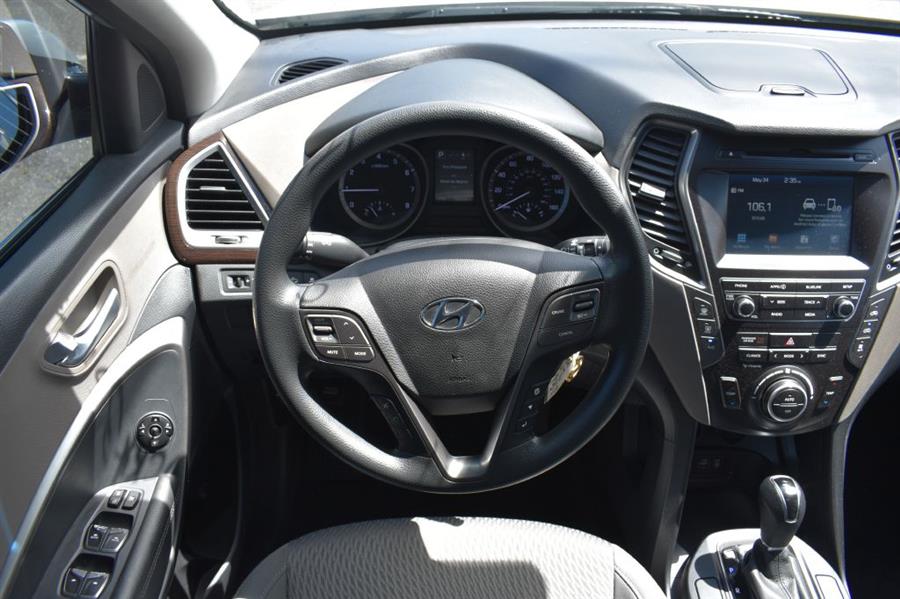 2018 Hyundai Santa Fe SE photo