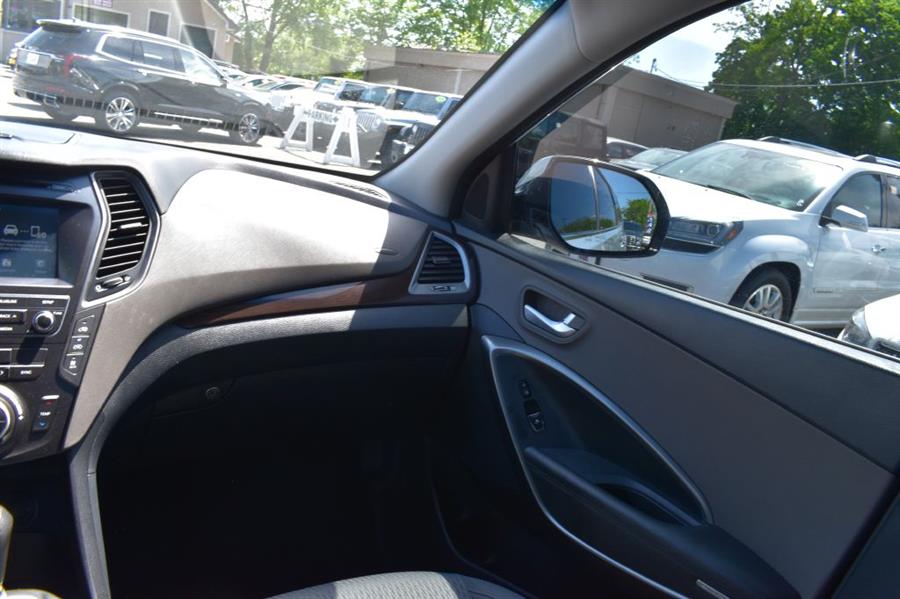 2018 Hyundai Santa Fe SE photo