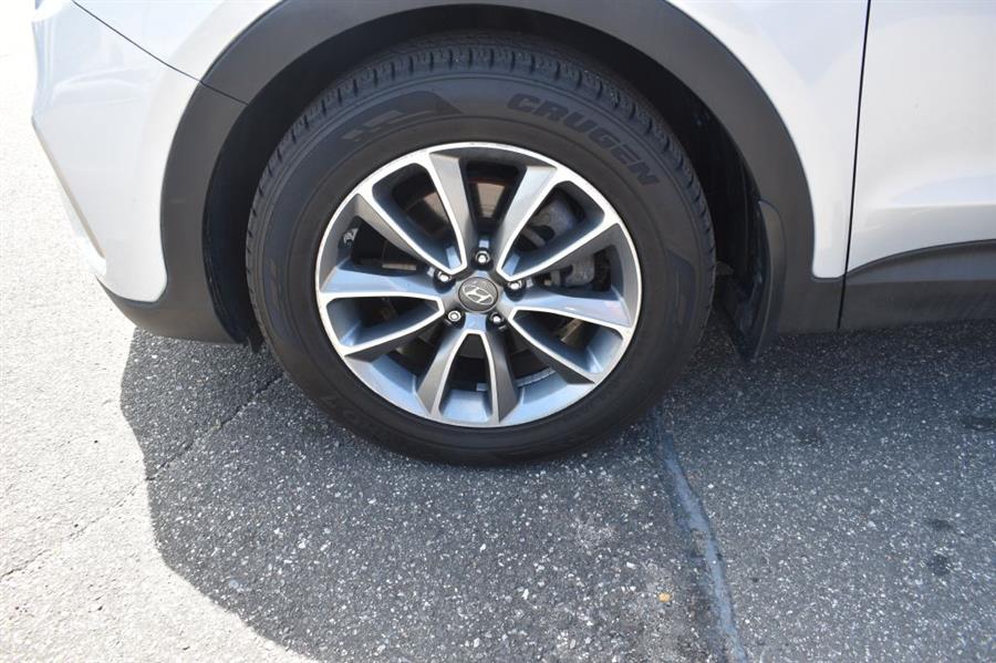 2018 Hyundai Santa Fe SE photo