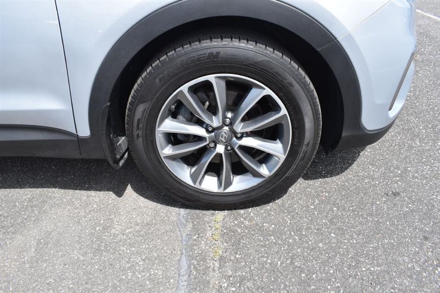 2018 Hyundai Santa Fe SE photo