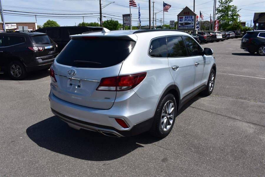 2018 Hyundai Santa Fe SE photo