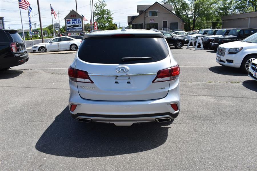 2018 Hyundai Santa Fe SE photo