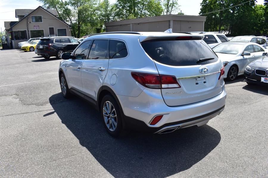 2018 Hyundai Santa Fe SE photo