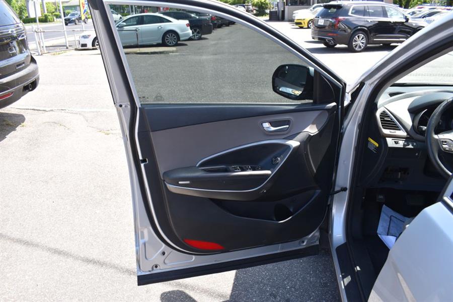 2018 Hyundai Santa Fe SE photo