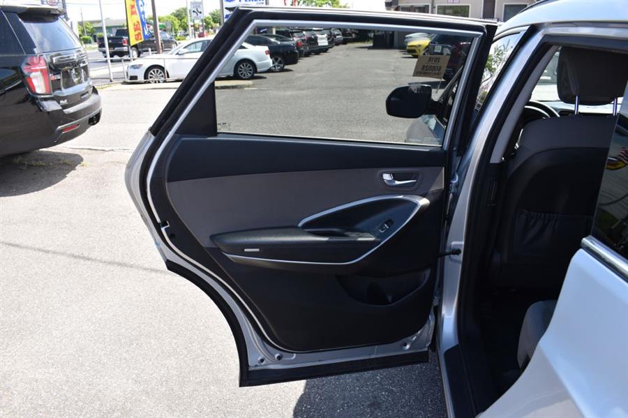 2018 Hyundai Santa Fe SE photo