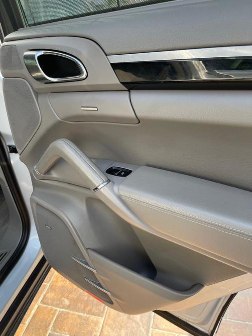 2013 Porsche Cayenne photo
