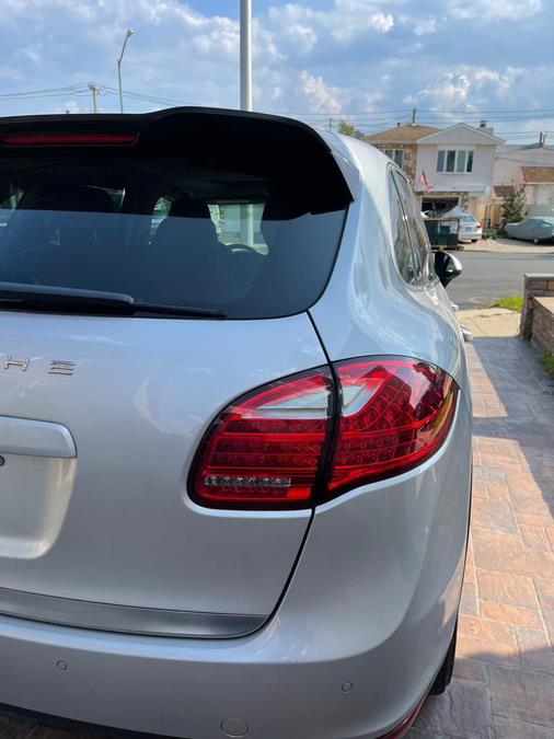 2013 Porsche Cayenne photo