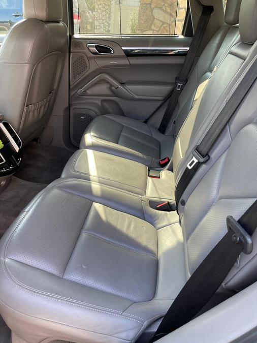 2013 Porsche Cayenne photo