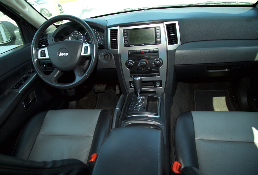 2010 Jeep Grand Cherokee Laredo photo
