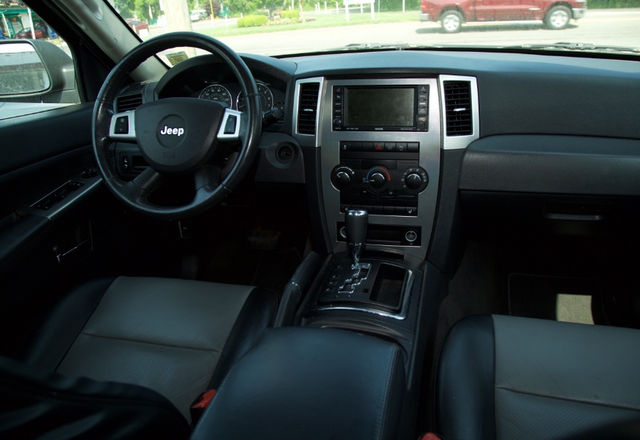 2010 Jeep Grand Cherokee Laredo photo