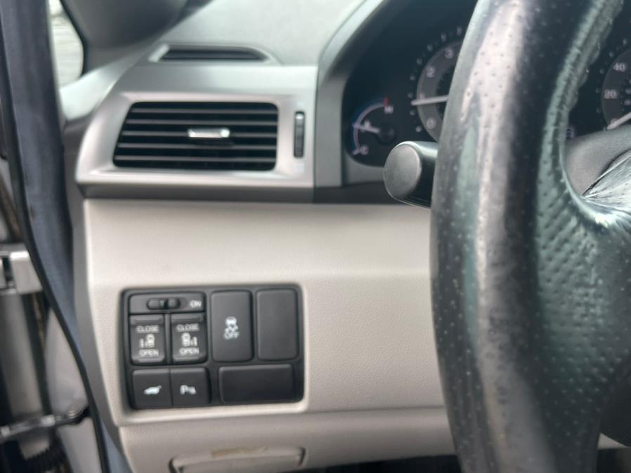 2012 Honda Odyssey Touring photo