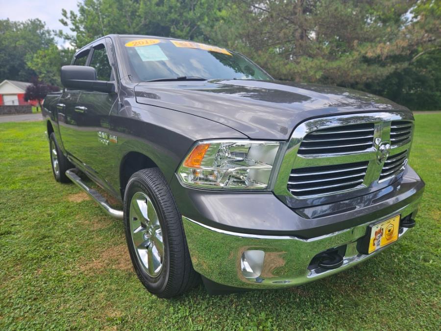 2015 RAM 1500 4WD Crew Cab 140.5