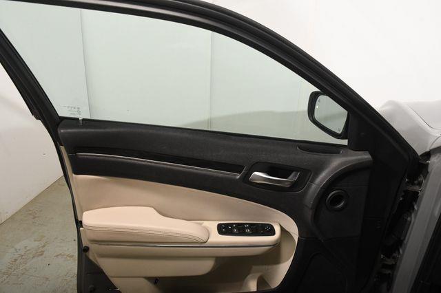 2018 Chrysler 300 Touring L photo